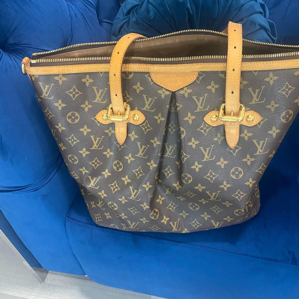 LOUIS VUITTON
Monogram Palermo GM